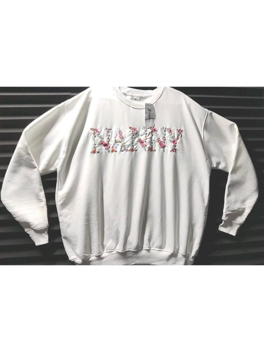 Godmerch Woman Sweatshirt White Embroidered Flower Design Plus Size 2XL